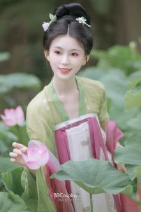 Hán Phục Chiết Ngực Lục Liên Bạch Hà