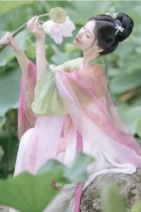 Hán Phục Chiết Ngực Lục Liên Bạch Hà