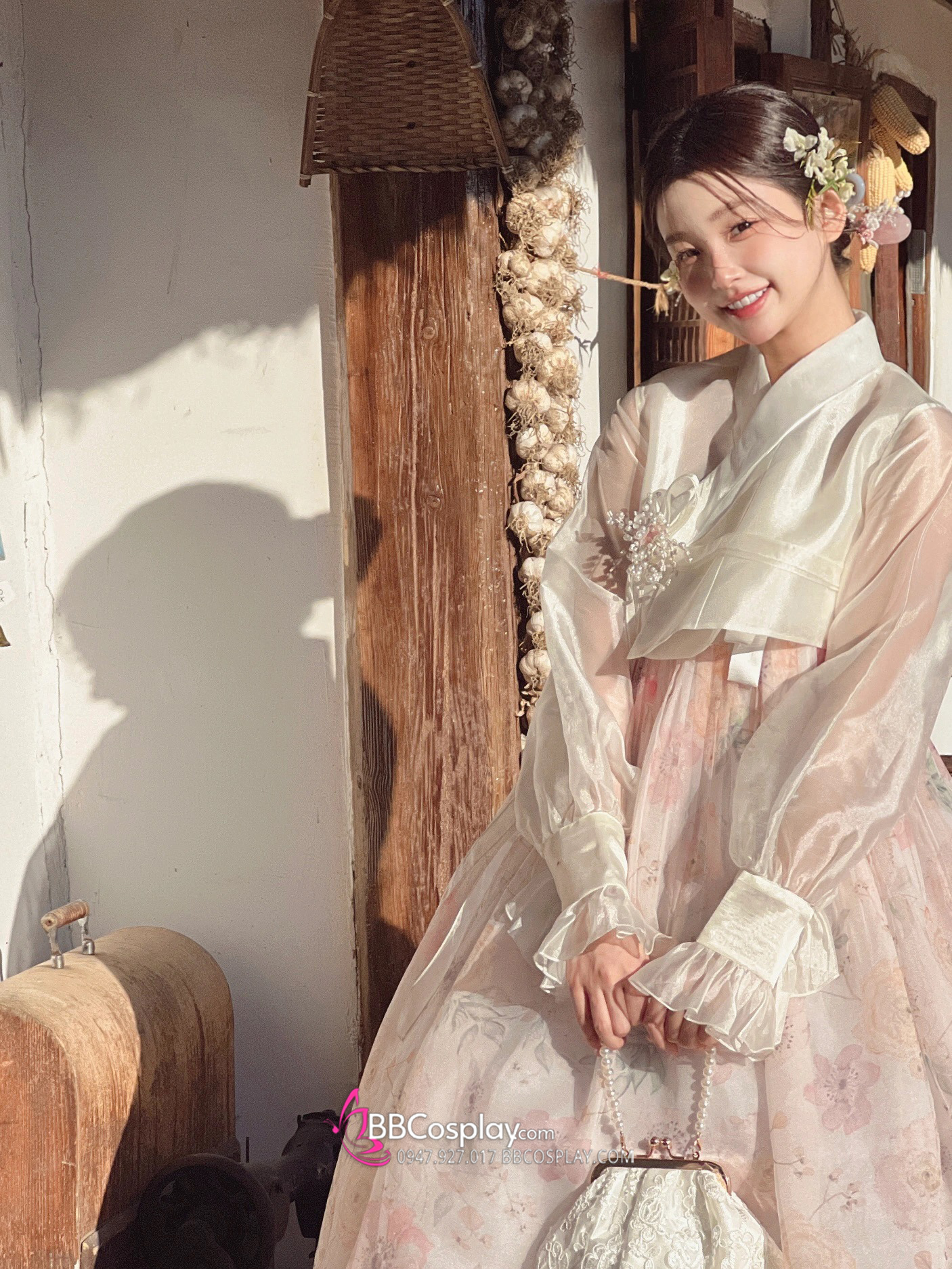 Hanbok Hàn Quốc Hiện Đại Áo Trắng Váy Hoa