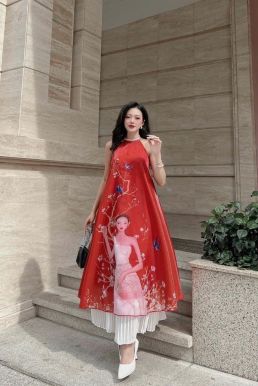 Đầm Yếm Đỏ Váy Xếp Ly Trắng Chụp Ảnh Tứ Thân - Hoạ Tiết Cô Gái Và Mùa Xuân
