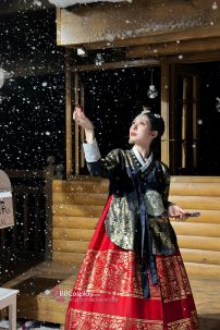 Hanbok Hoàng Cung Hàn Quốc - Áo Đen Váy Đỏ