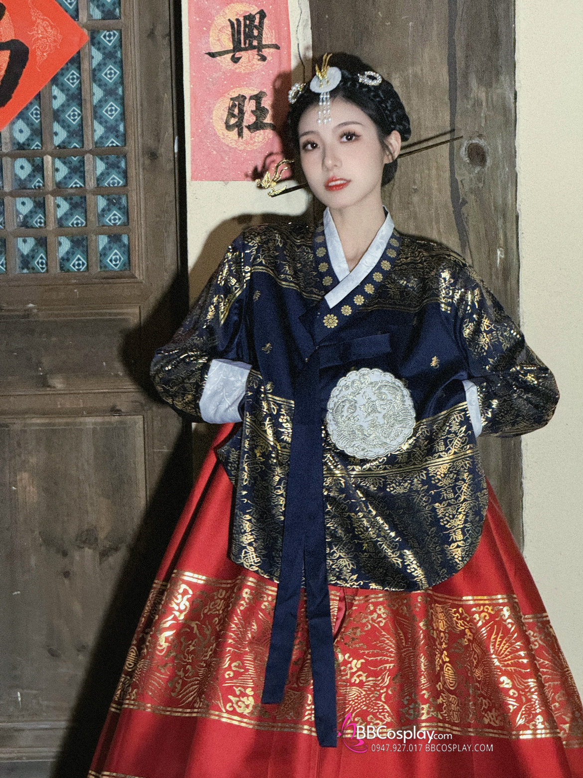 Hanbok Hoàng Cung Hàn Quốc - Áo Đen Váy Đỏ