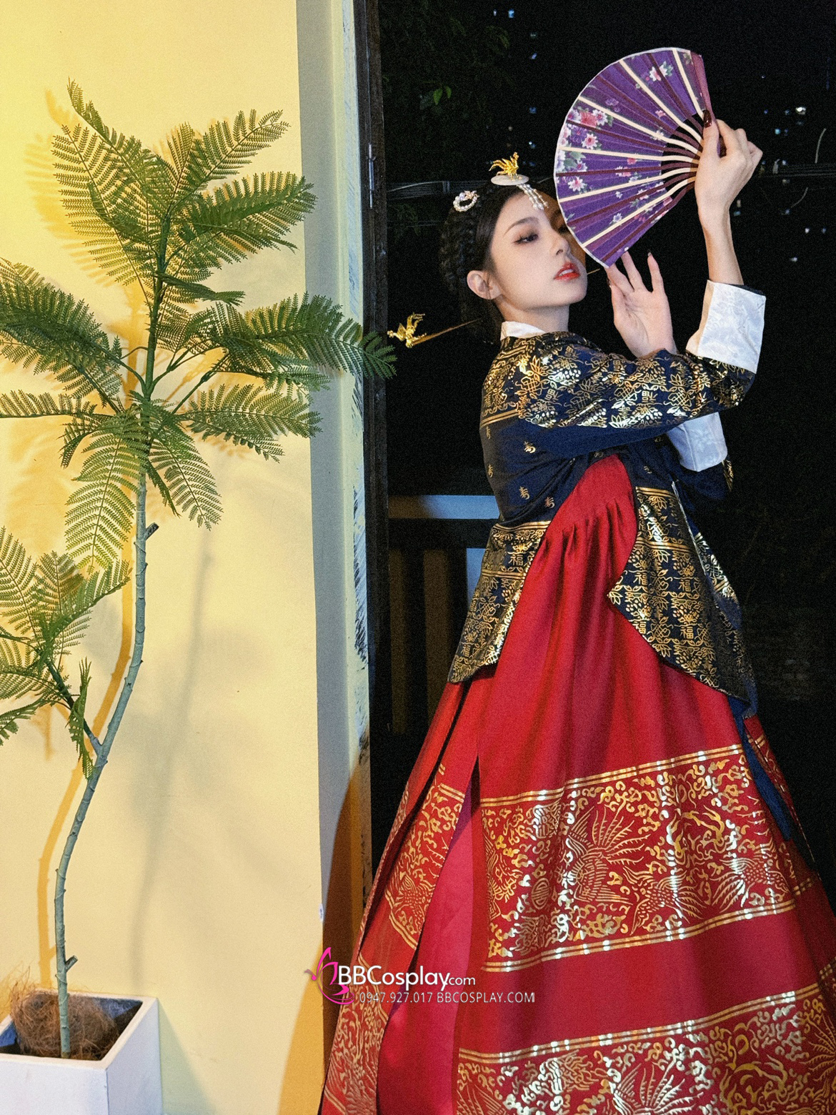 Hanbok Hoàng Cung Hàn Quốc - Áo Đen Váy Đỏ