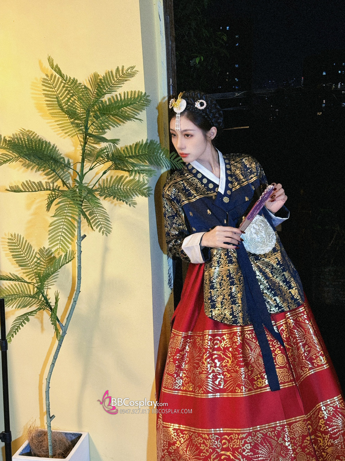 Hanbok Hoàng Cung Hàn Quốc - Áo Đen Váy Đỏ