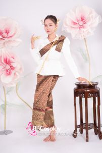 Đồ Khmer Áo Trắng Váy Gấm Nâu Kèm Khăn Vai