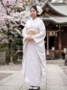 Kimono Trắng Gấm Hoa Quỳnh
