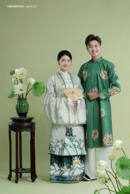 Trang Phục Cặp Đôi Việt Phục Ngũ Thân Tone Xanh Lá  - Hoạ Tiết In