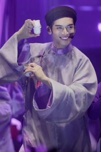 Đồ Áo Tấc Tay Thụng Xanh Lót Tím