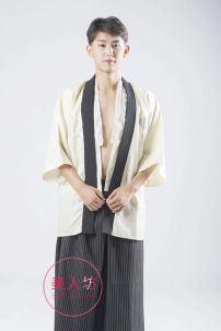 Kimono Nam Phong Cách Samurai - Áo Kem Váy Sọc