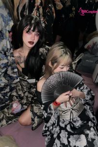 Áo Yukata Đen Hoa Trắng Xám - Mẫu Tay Ngắn