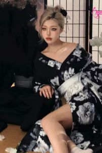 Áo Yukata Đen Hoa Trắng Xám - Mẫu Tay Ngắn