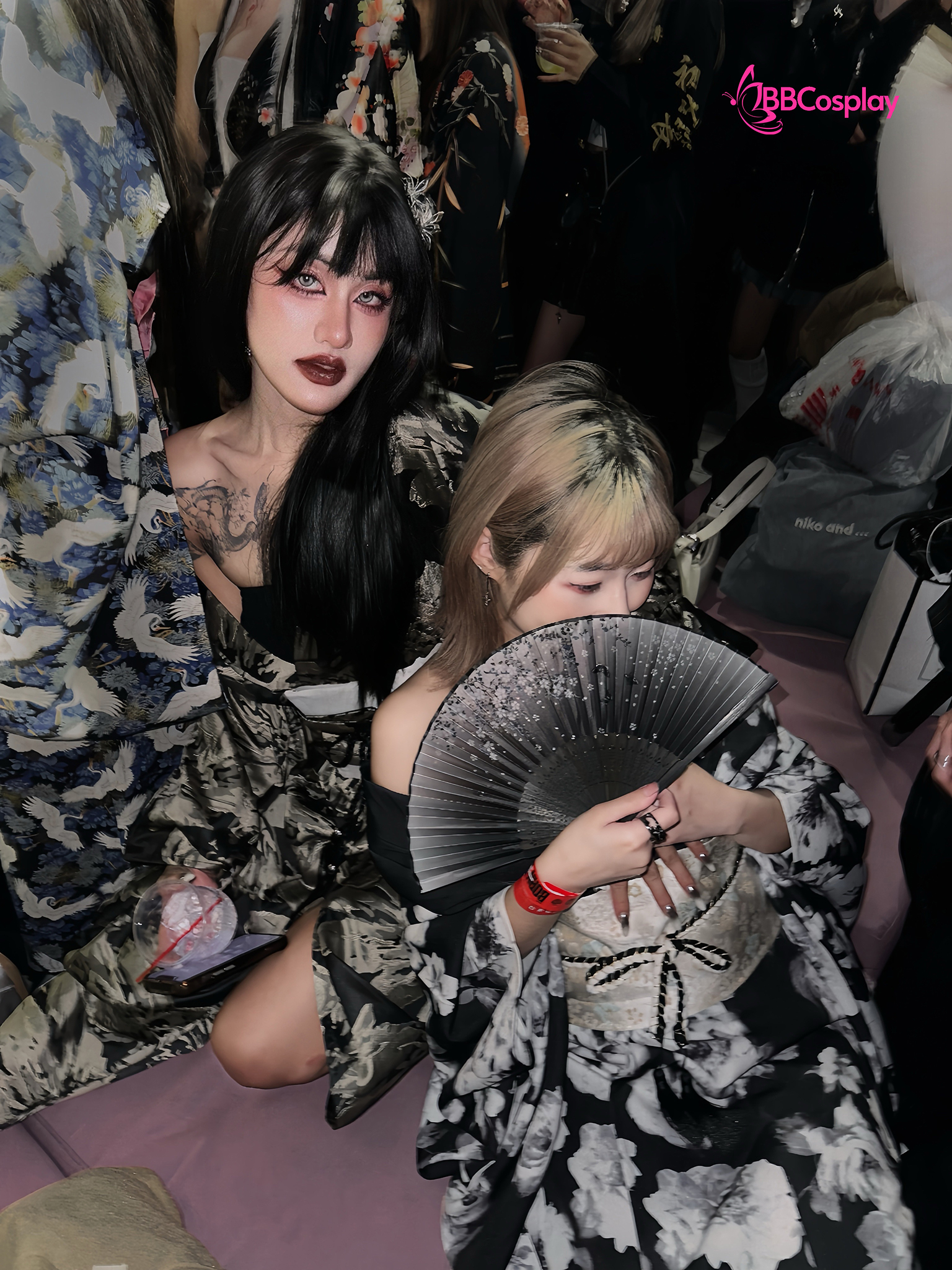 Áo Yukata Đen Hoa Trắng Xám - Mẫu Tay Ngắn