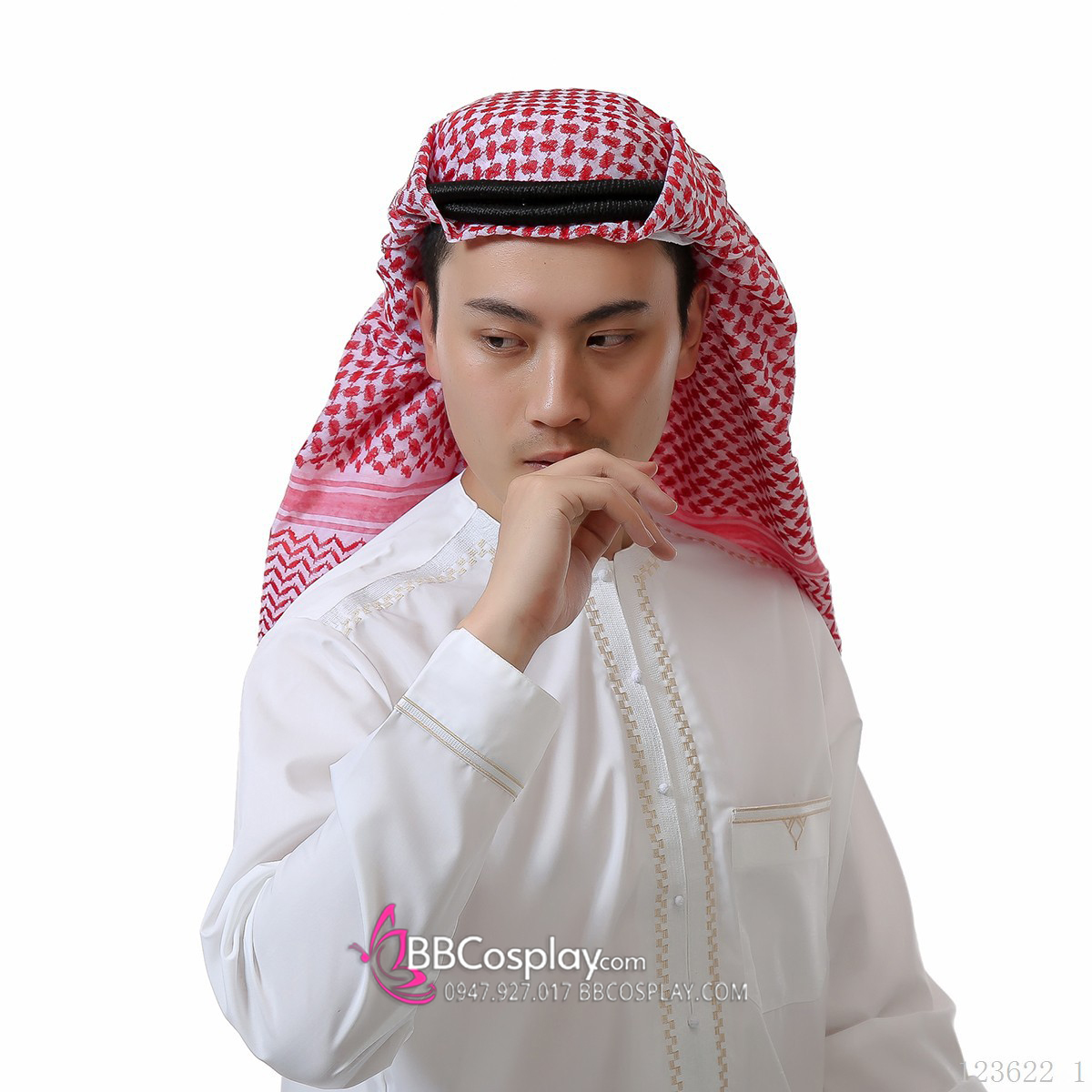 Trang Phục Truyền Thống Của UAE - Khăn Đội Đầu Đỏ