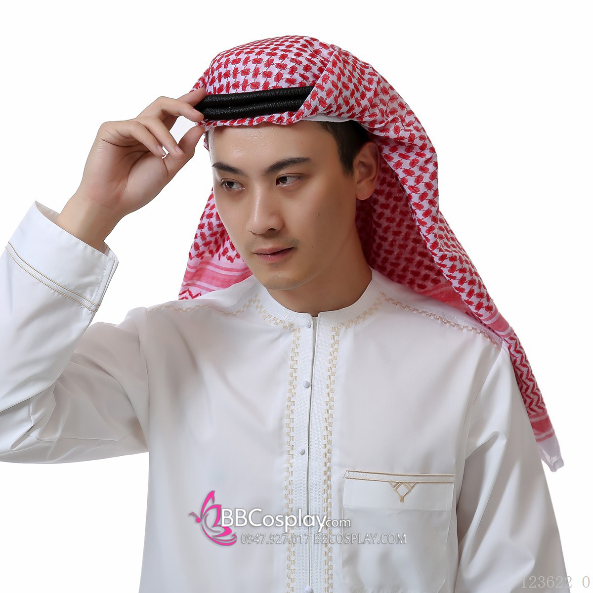 Trang Phục Truyền Thống Của UAE - Khăn Đội Đầu Đỏ