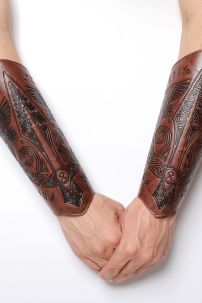 Giáp Tay Chiến Binh Khắc Hoa Văn Hiệp Sĩ - Màu Nâu Sáng