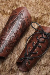 Giáp Tay Chiến Binh Khắc Hoa Văn Hiệp Sĩ - Màu Nâu Sáng