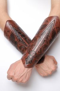 Giáp Tay Chiến Binh Khắc Hoa Văn Hiệp Sĩ - Màu Nâu Sáng