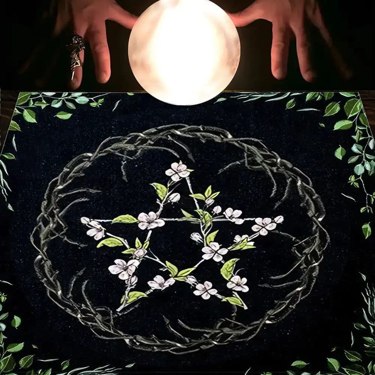 Thảm Trải Bài Fiber Vòng Hoa Hạnh Nhân 75*75Cm - Dùng Bói Bài Tarot - Bói Bài Sakura