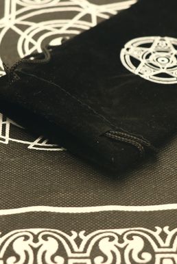 Túi Đựng Bài Tarot Đen Nhung Mịn Màng - Bàn Tay Vô Cực