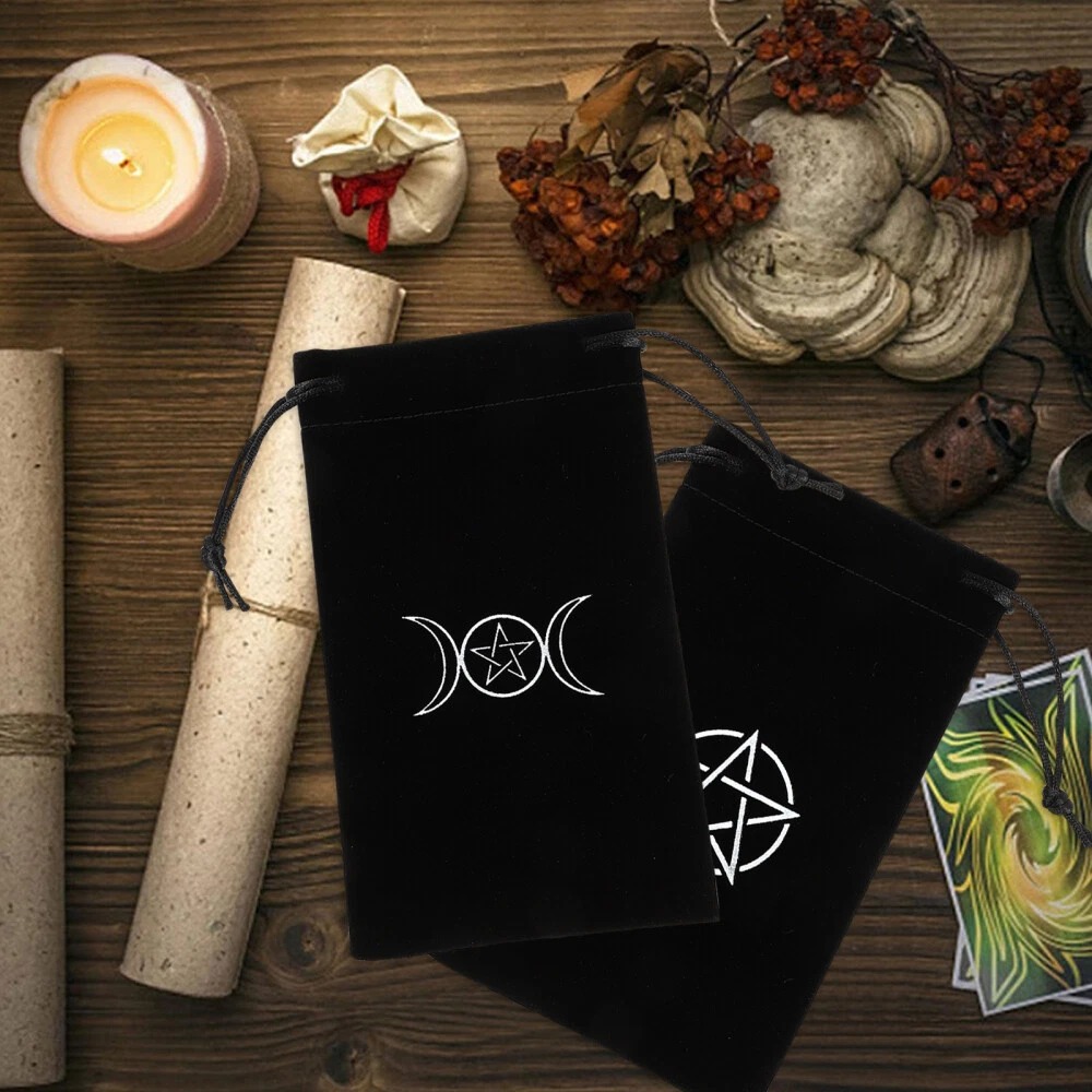Túi Đựng Bài Tarot Đen Nhung Mịn Màng - Ngôi Sao Vô Cực