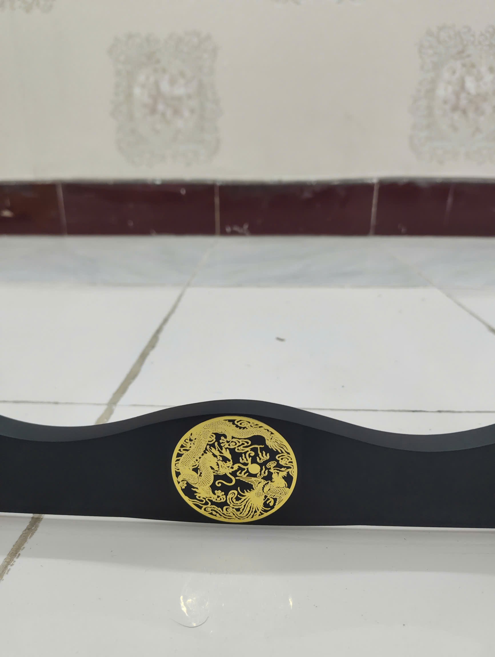 Giá Để Kiếm Gỗ Để Bàn Lót Nhung 3 Tầng Hình Long Phụng Mạ Vàng