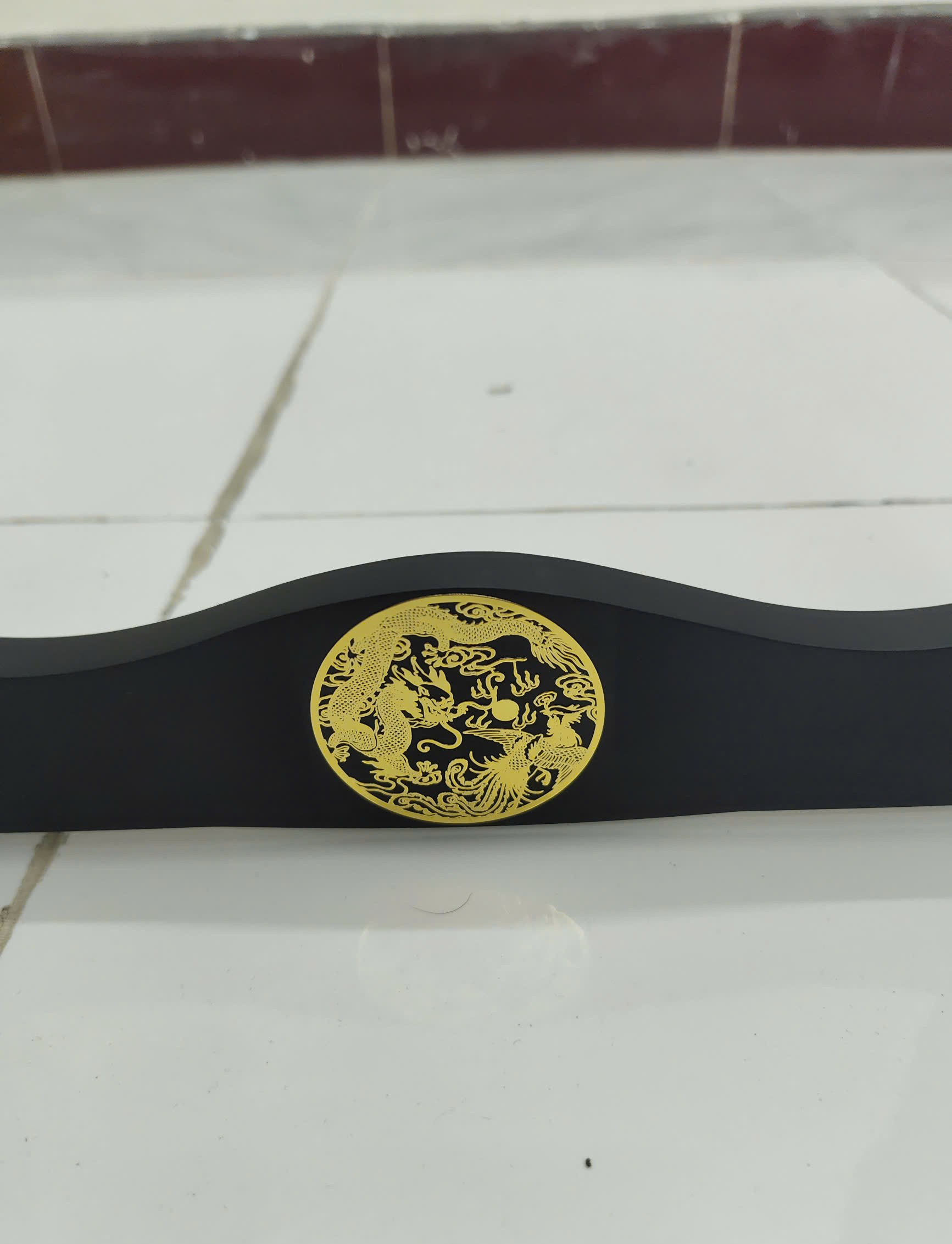 Giá Để Kiếm Gỗ Để Bàn Lót Nhung 3 Tầng Hình Long Phụng Mạ Vàng