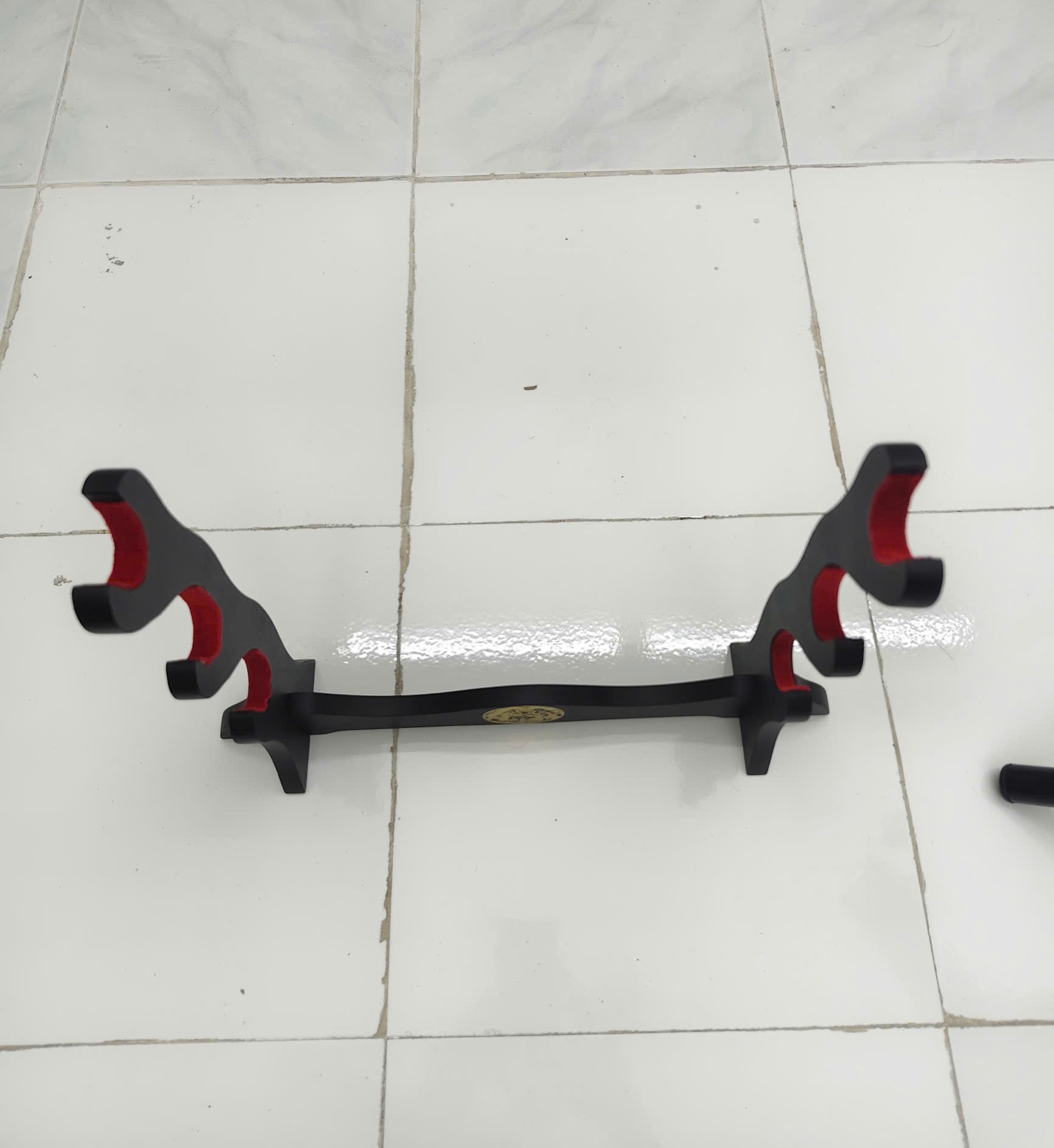 Giá Để Kiếm Gỗ Để Bàn Lót Nhung 3 Tầng Hình Long Phụng Mạ Vàng