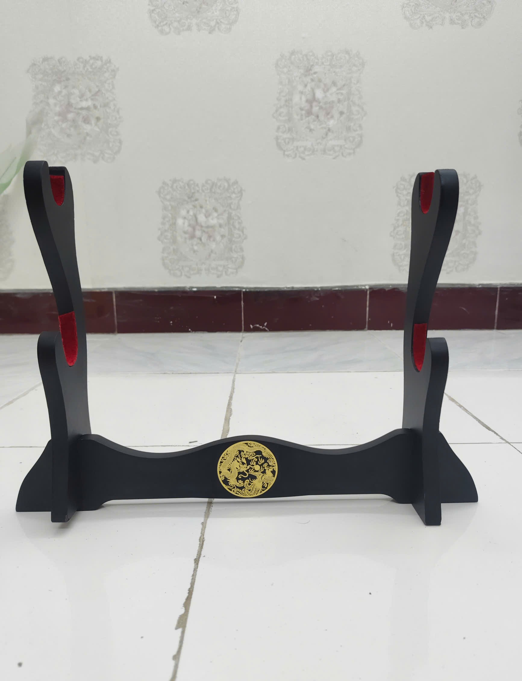 Giá Để Kiếm Gỗ Để Bàn Lót Nhung 3 Tầng Hình Long Phụng Mạ Vàng