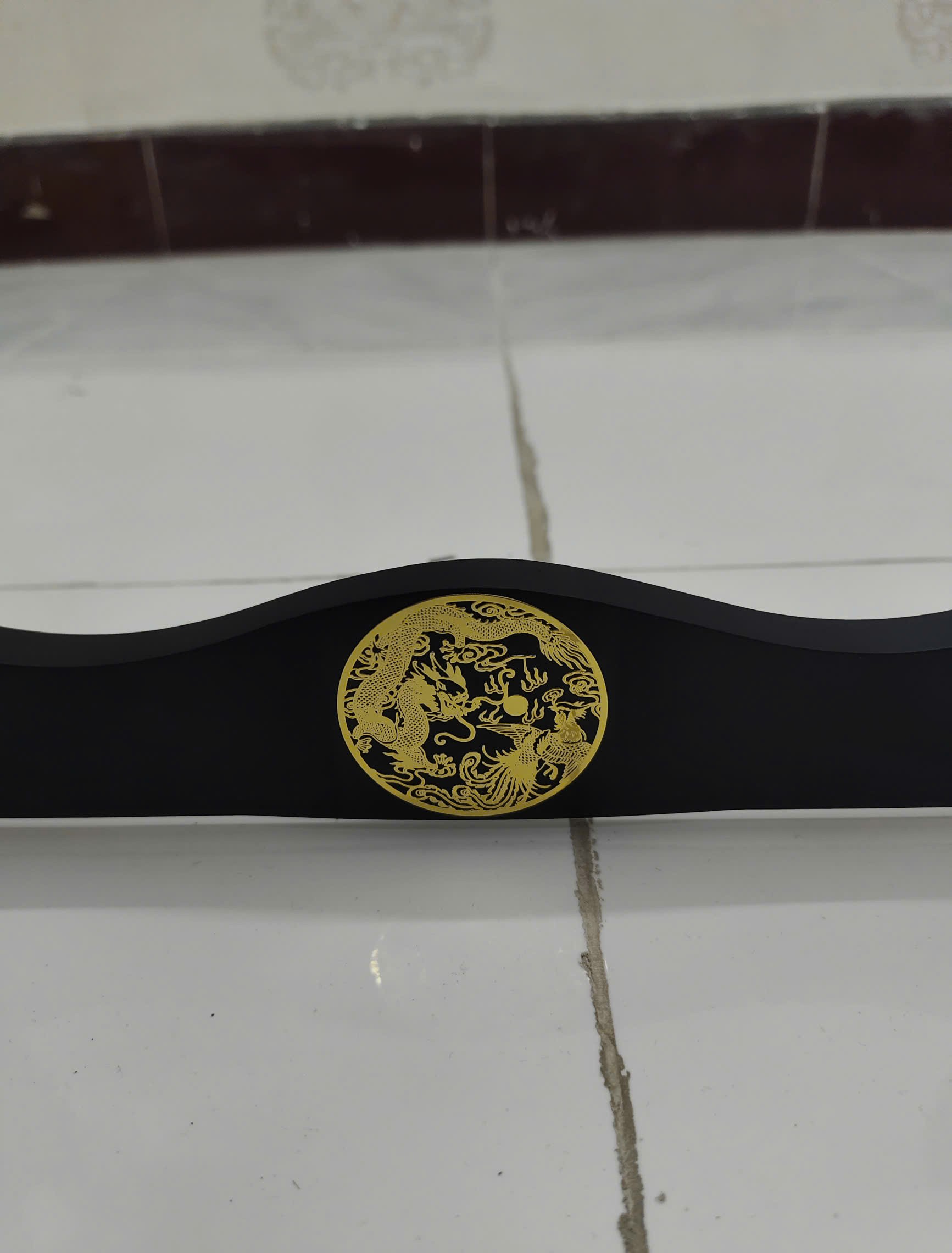 Giá Để Kiếm Gỗ Để Bàn Lót Nhung 3 Tầng Hình Long Phụng Mạ Vàng