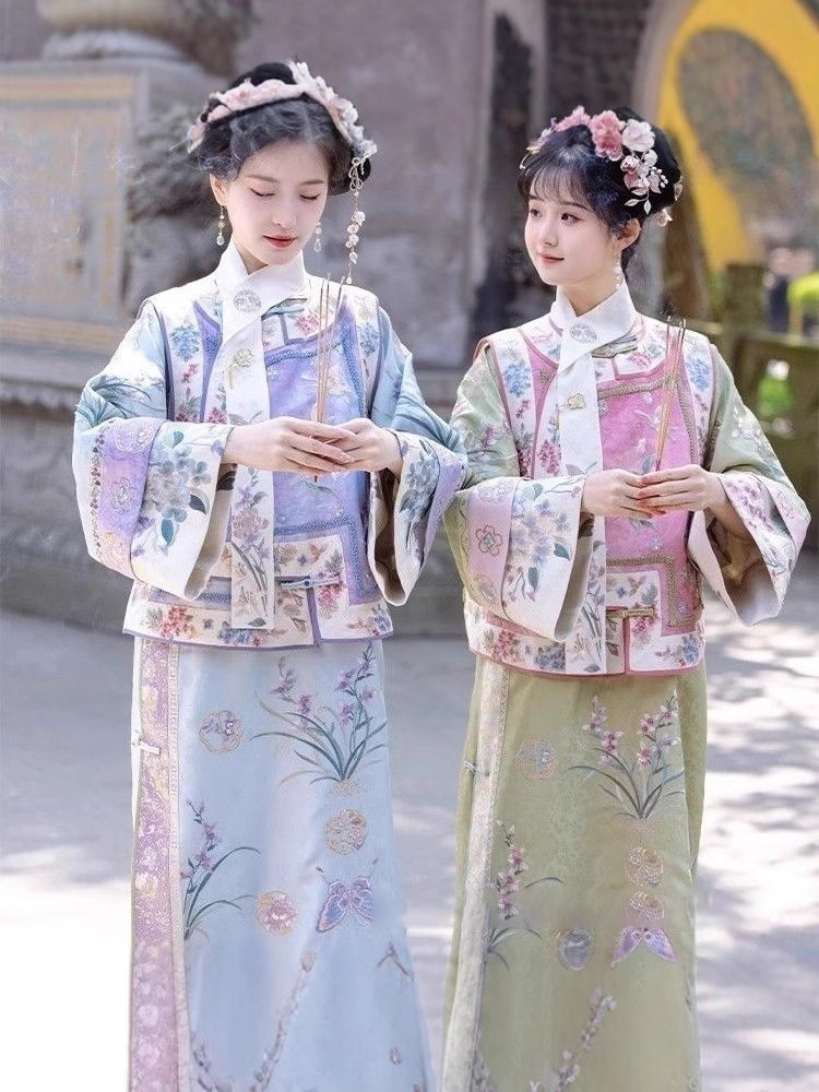 Trang Phục Mãn Thanh Tone Màu Pastel  - Áo Xanh Khoác Hồng