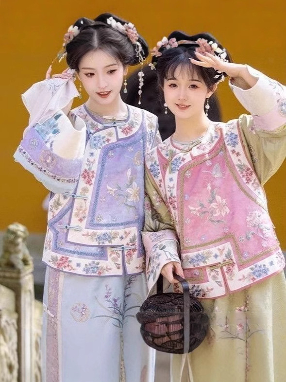 Trang Phục Mãn Thanh Tone Màu Pastel  - Áo Xanh Khoác Hồng