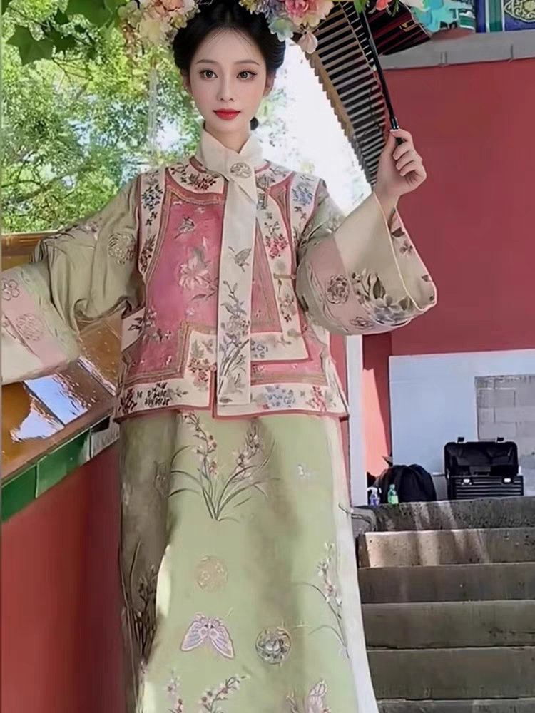 Trang Phục Mãn Thanh Tone Màu Pastel  - Áo Xanh Khoác Hồng