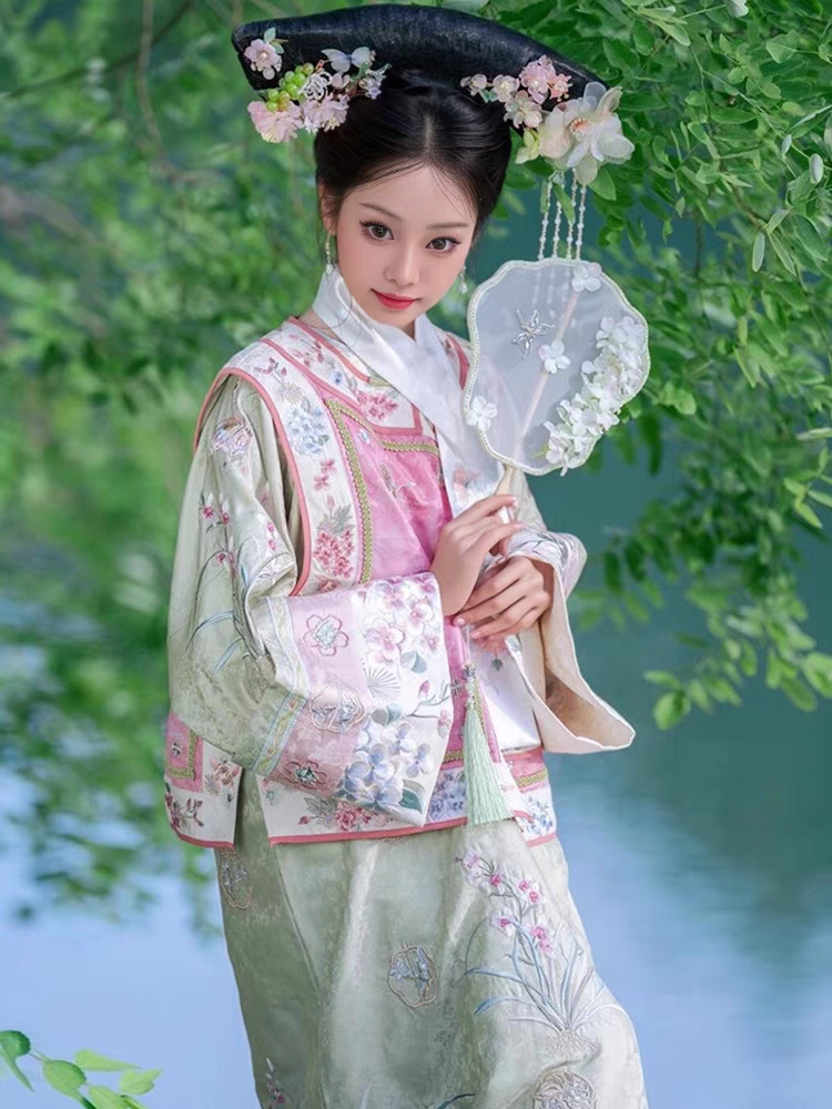 Trang Phục Mãn Thanh Tone Màu Pastel  - Áo Xanh Khoác Hồng