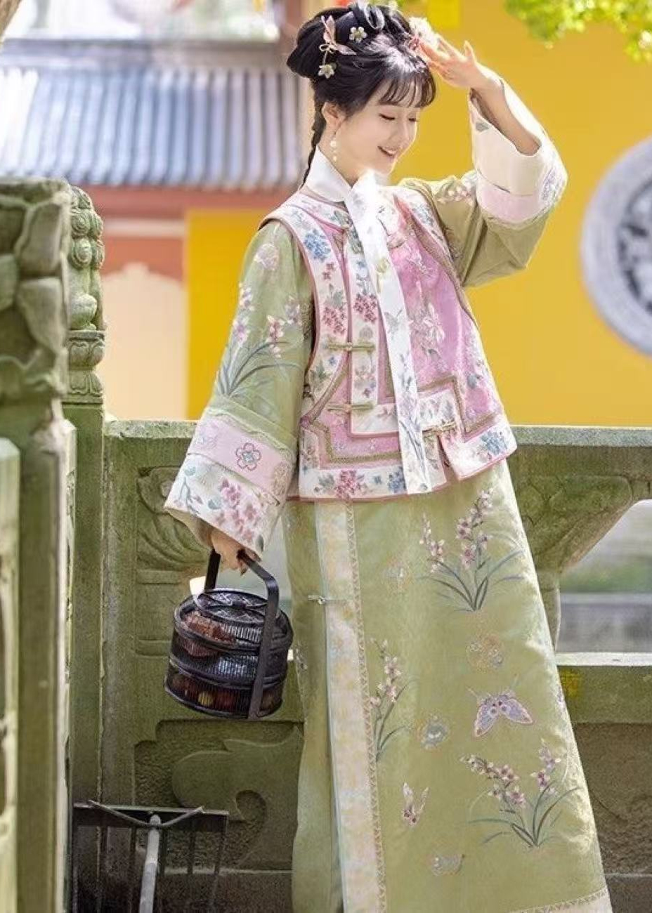 Trang Phục Mãn Thanh Tone Màu Pastel  - Áo Xanh Khoác Hồng