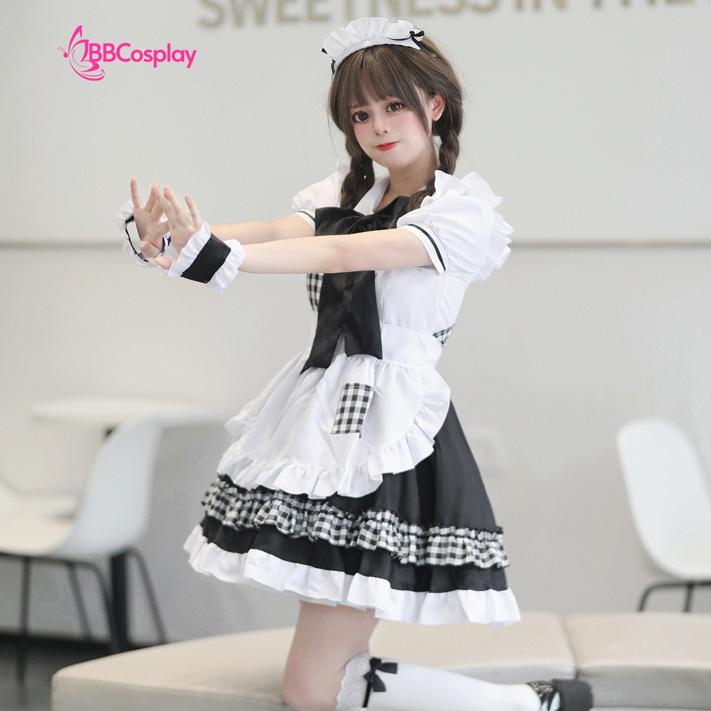 Trang Phục Nàng Hầu Cổ Lá Sen Kèm Tạp Dề Caro - Màu Đen