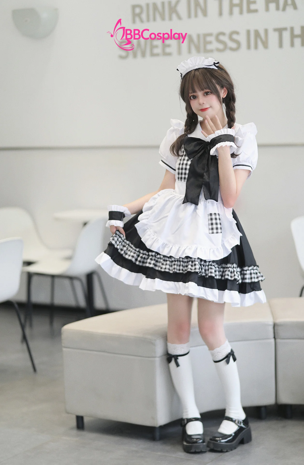 Trang Phục Nàng Hầu Cổ Lá Sen Kèm Tạp Dề Caro - Màu Đen