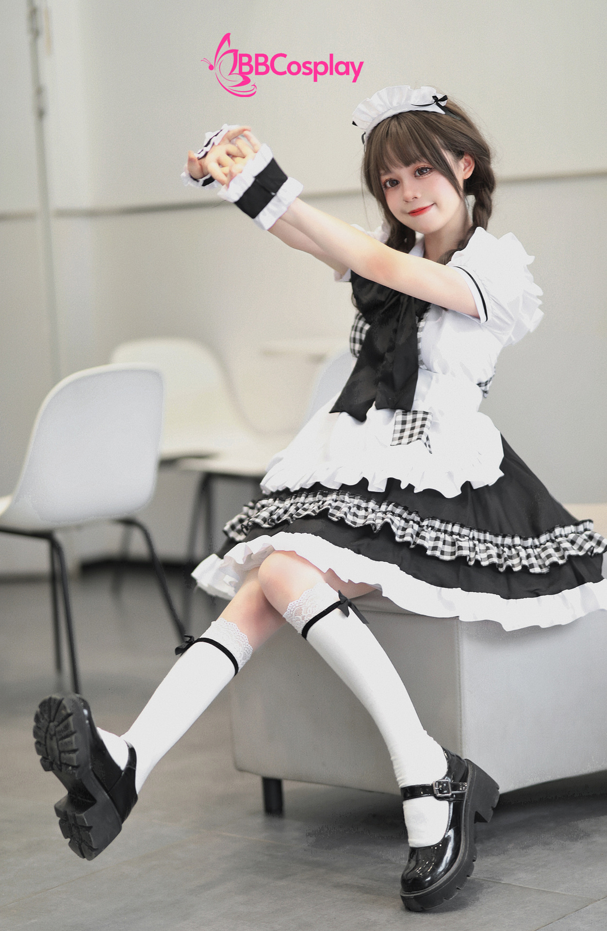 Trang Phục Nàng Hầu Cổ Lá Sen Kèm Tạp Dề Caro - Màu Đen