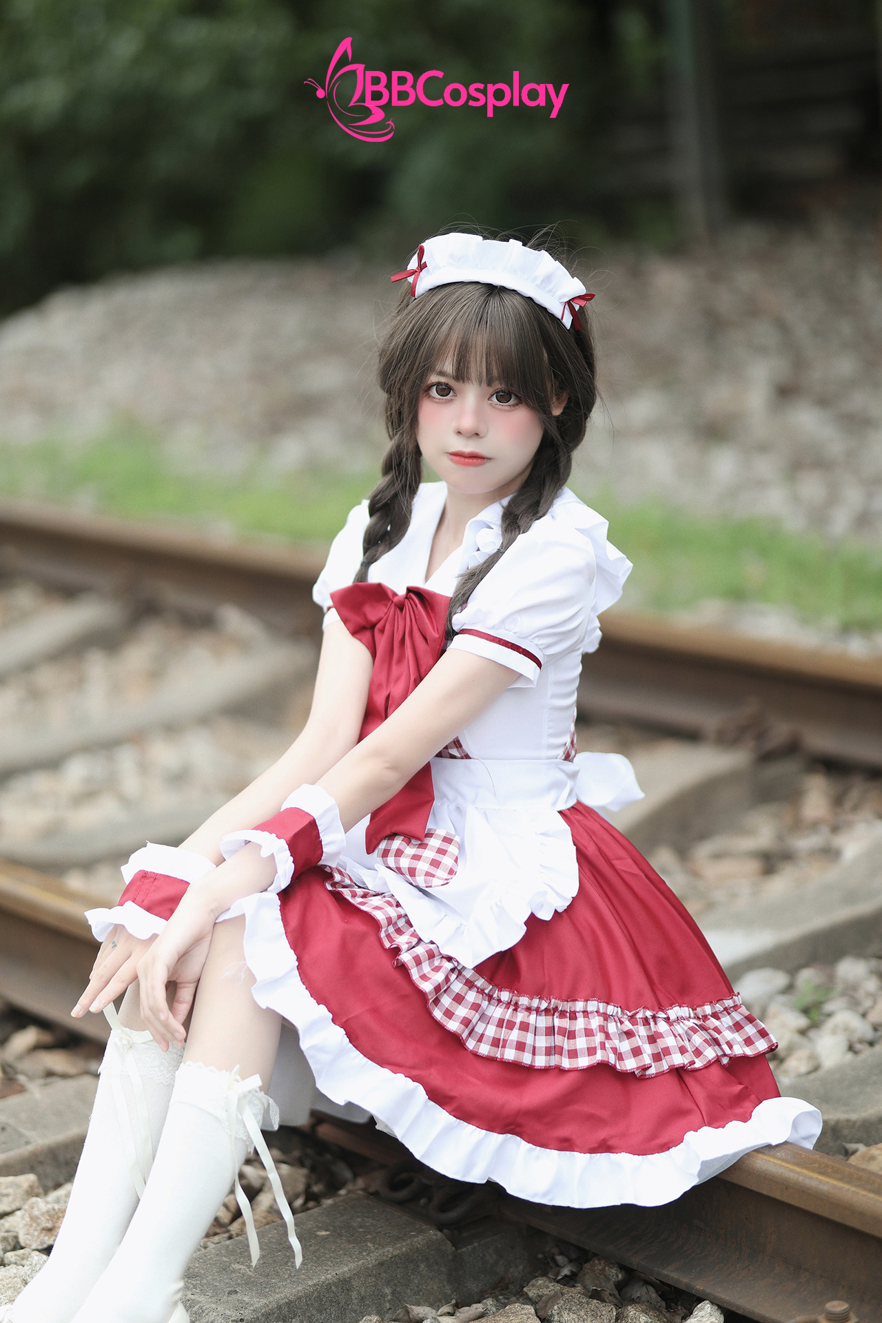 Trang Phục Nàng Hầu Cổ Lá Sen Kèm Tạp Dề Caro - Màu Đỏ