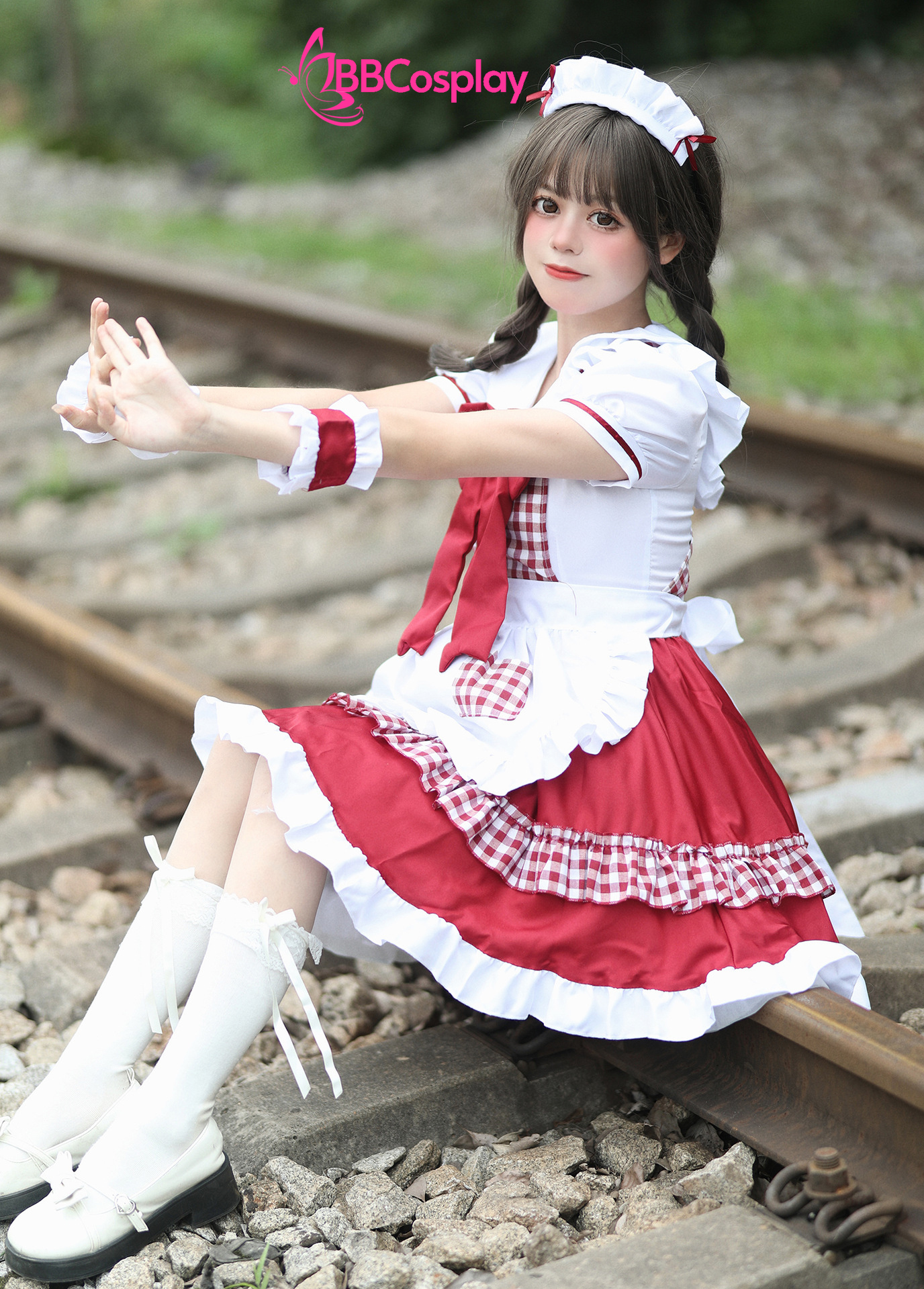 Trang Phục Nàng Hầu Cổ Lá Sen Kèm Tạp Dề Caro - Màu Đỏ