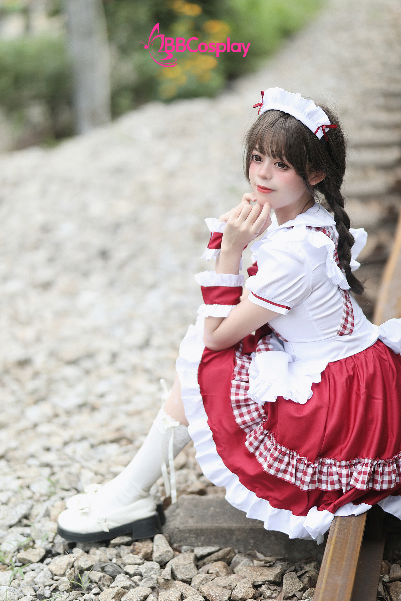 Trang Phục Nàng Hầu Cổ Lá Sen Kèm Tạp Dề Caro - Màu Đỏ