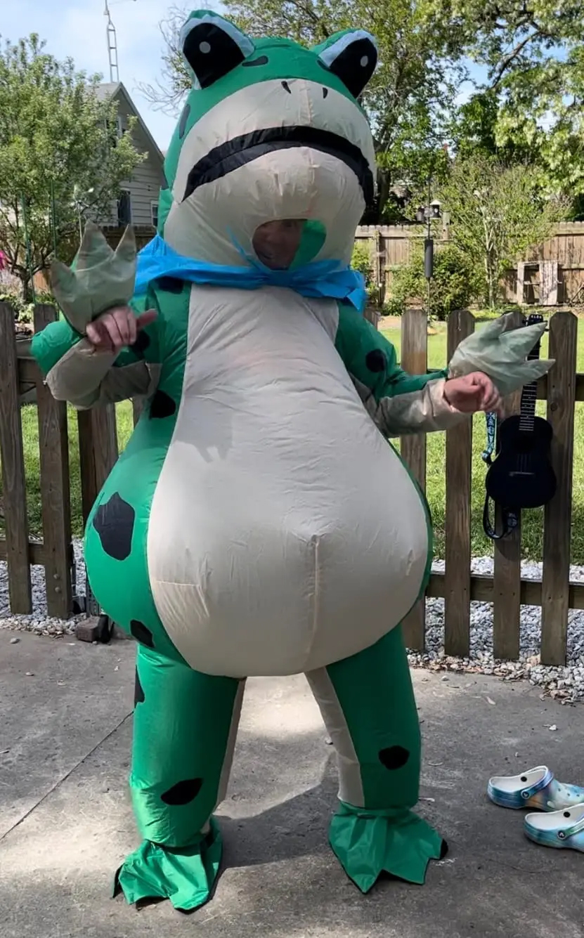 Mascot Ếch Xanh Bơm Hơi Liền Thân