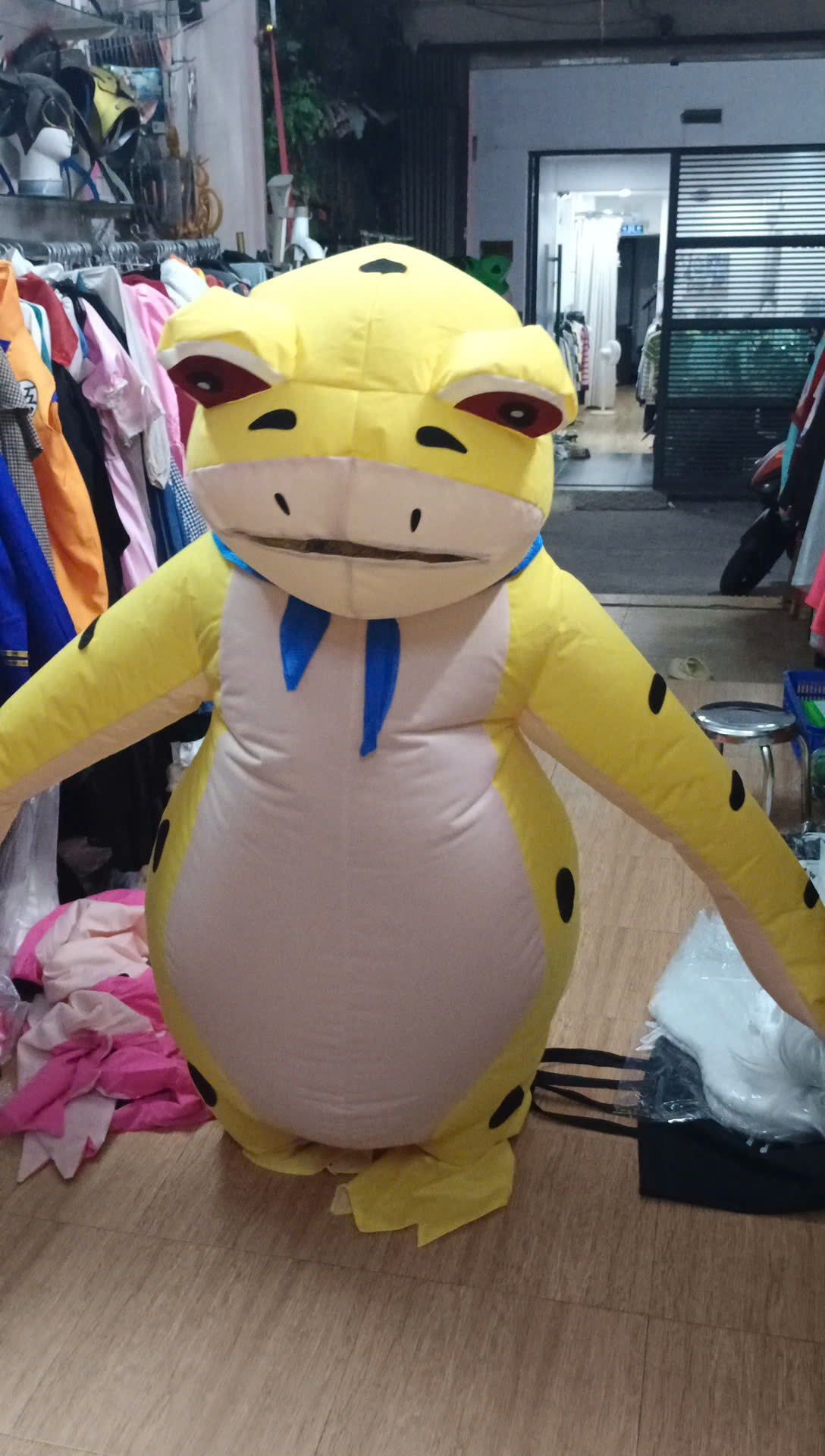Mascot Ếch Vàng Bơm Hơi Liền Thân - Vải Nhung
