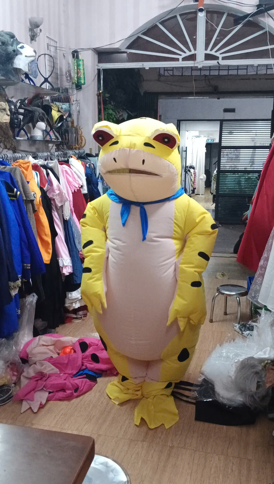 Mascot Ếch Vàng Bơm Hơi Liền Thân - Vải Nhung