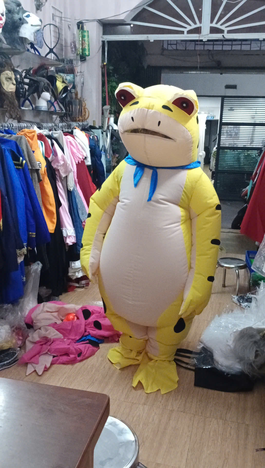 Mascot Ếch Vàng Bơm Hơi Liền Thân - Vải Nhung