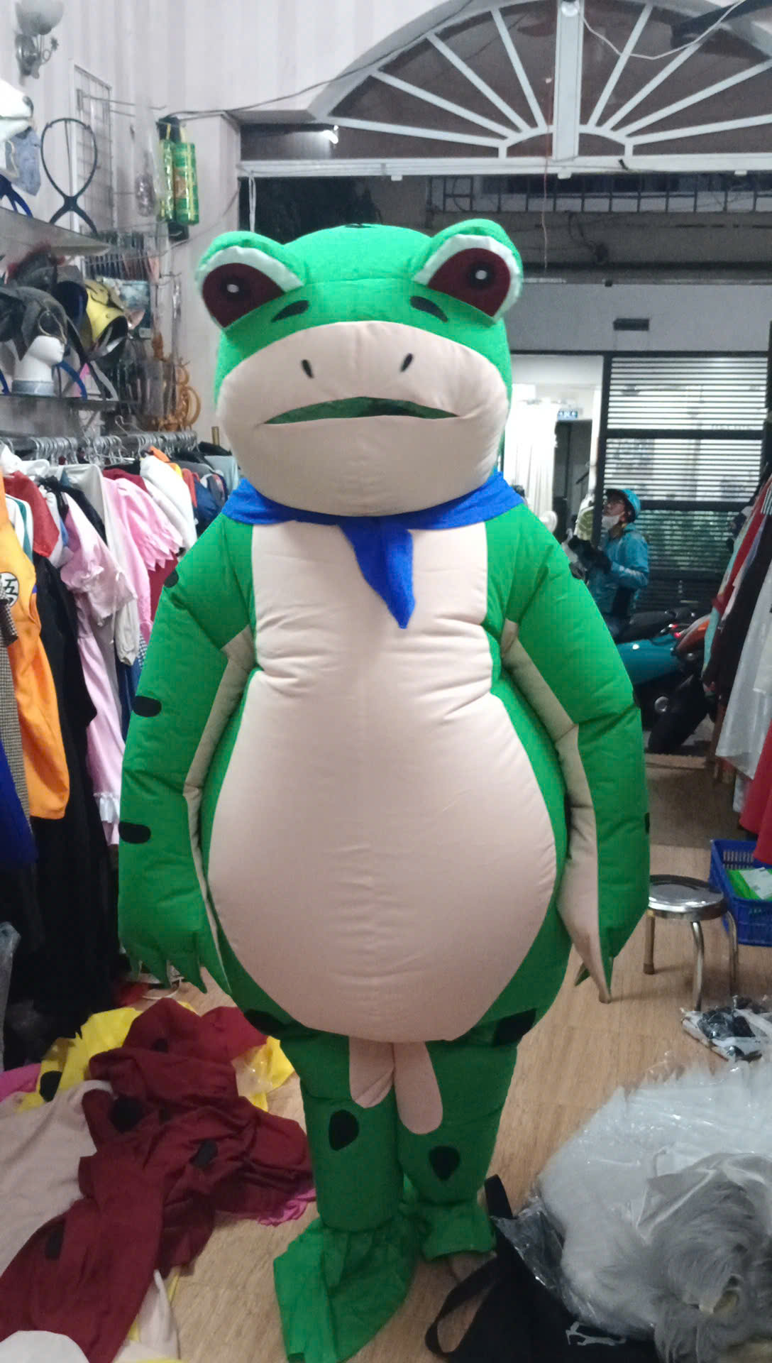 Mascot Ếch Xanh Bơm Hơi Liền Thân - Vải Nhung