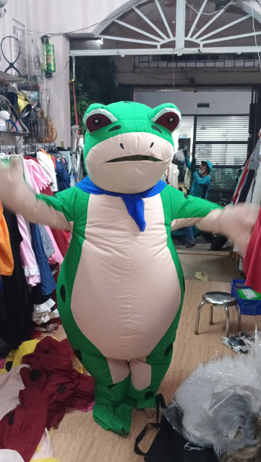 Mascot Ếch Xanh Bơm Hơi Liền Thân - Vải Nhung