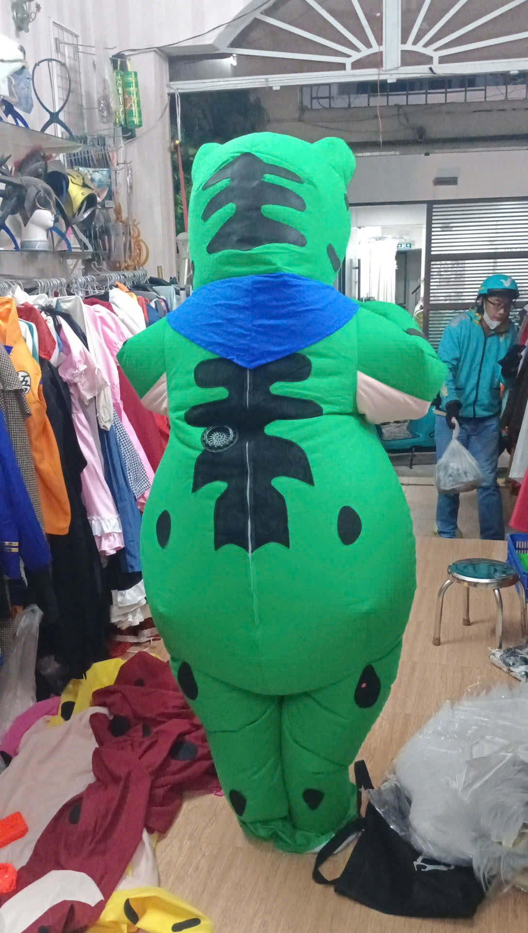 Mascot Ếch Xanh Bơm Hơi Liền Thân - Vải Nhung