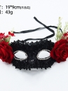 Mặt nạ đen gắn hoa