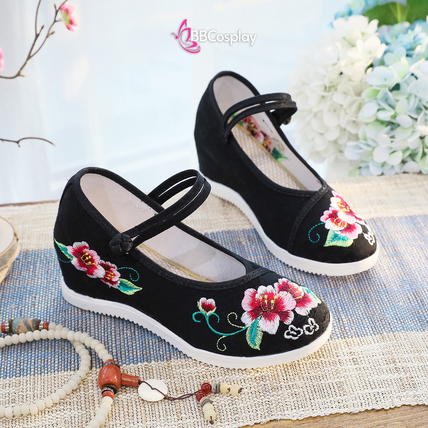 Giày Đen Thêu Hoa Đế Cao 6Cm Quai Cài Ngang