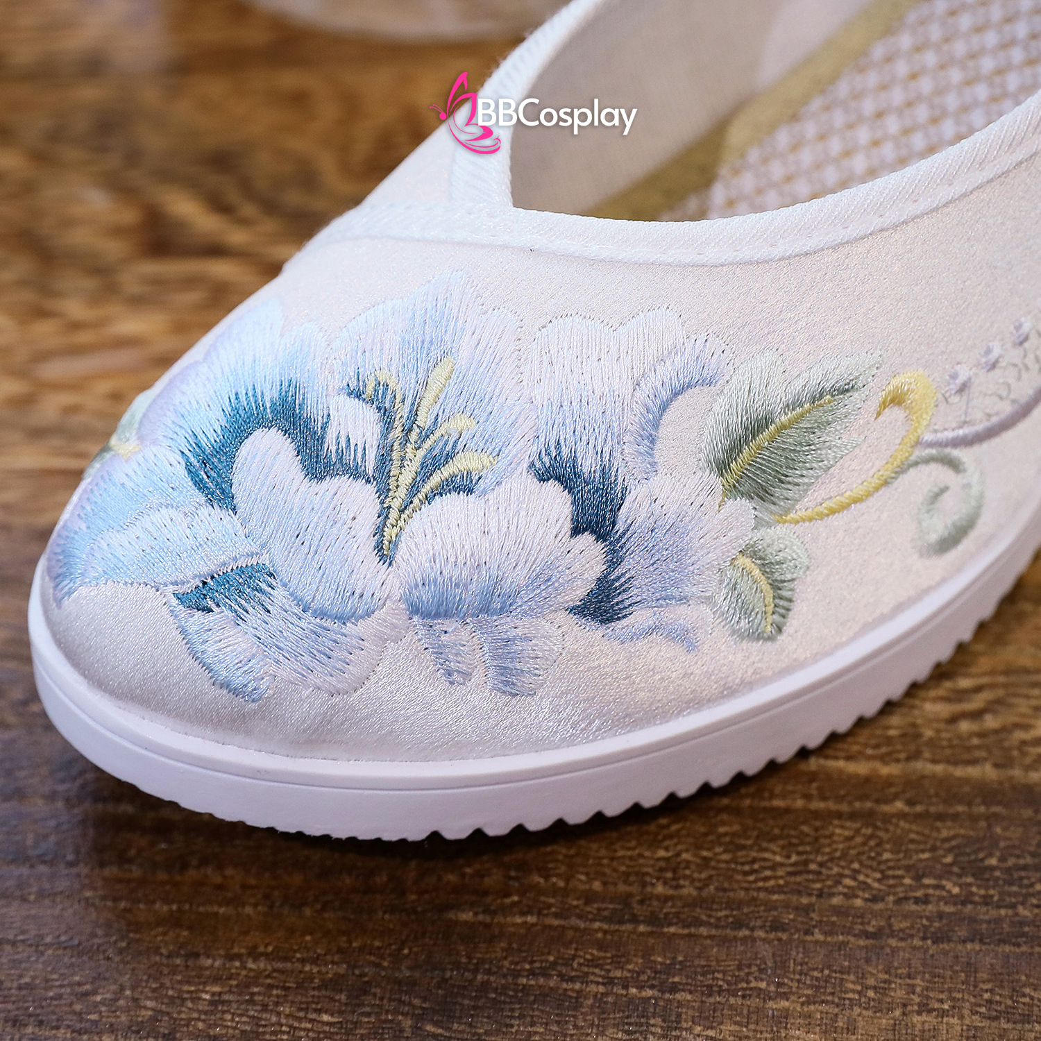 Giày Trắng Thêu Hoa Đế Cao 6Cm Quai Cài Ngang